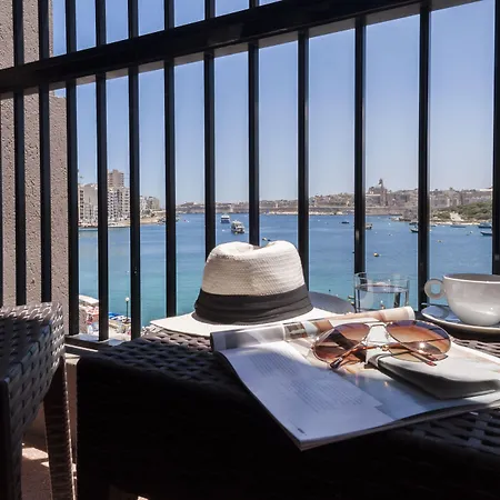 By St 3* Sliema