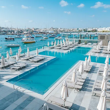 By St Hotel 3*