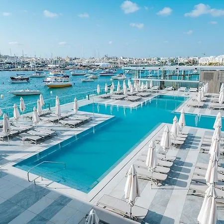By St Hotel 3*