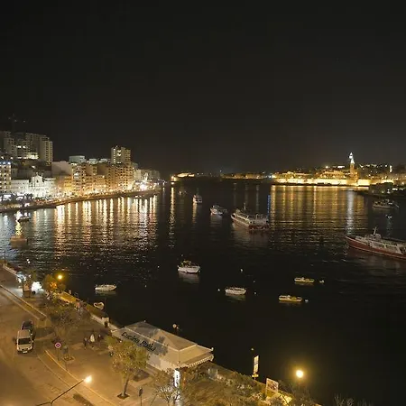 By St Hotel 3*