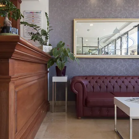 Hotel By St 3*