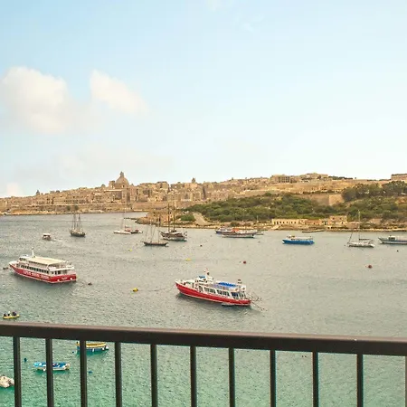 By St Hotell 3*