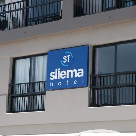 Hotel By St 3*