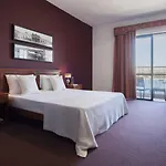 Hotel By St 3*