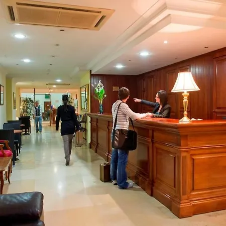 Hotel By St 3*