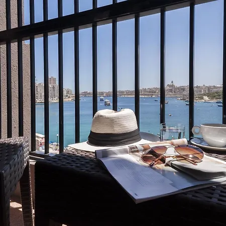 By St 3* Sliema